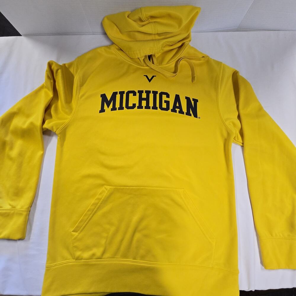 Michigan University Wolverines Hoodie Men Size Med. Yellow Loose Valiant Sweater